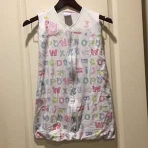 Halo Sleep sack baby zip up sleeveless alphabet design size M (6-12m)(16-24lbs)